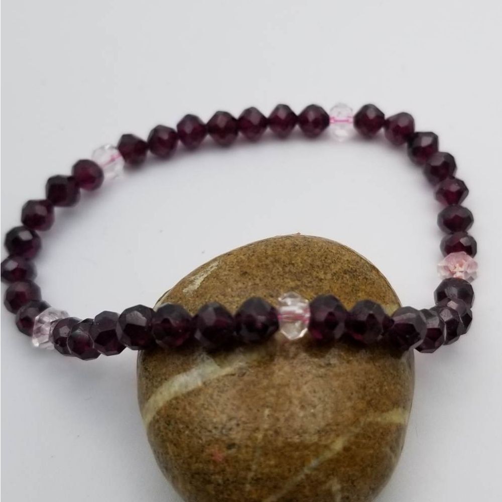Cranberry‎ Noble and lovely beaded bracelet